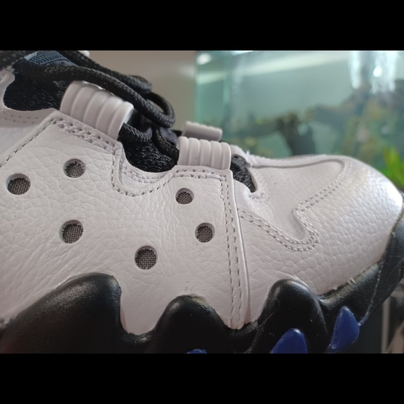 Nike Air Max Barks Sneakers - Picture 2 of 9